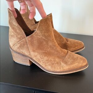 Zara Women’s Suede Ankle Boots in Brown